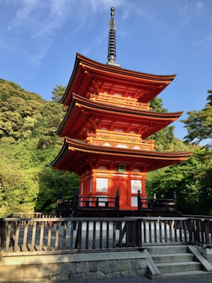 Pagoda rossa Koyasu a tre piani del Kiomizu-dera