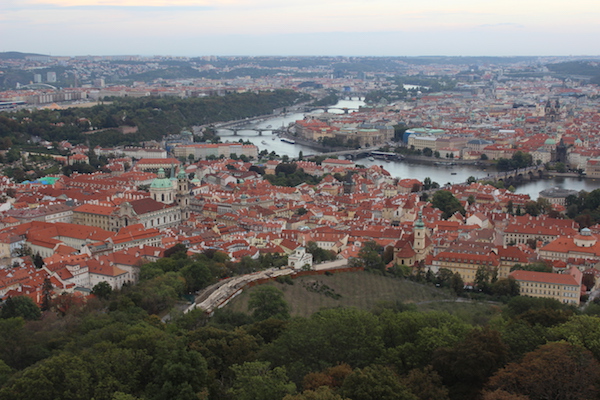 Vista di Praga dalla torre di Petrin
