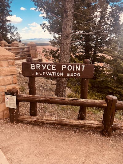 Cartello altitudine del Bryce point
