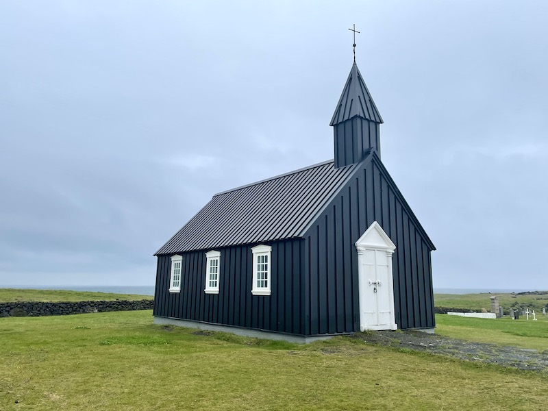 Budir, la chiesa nera dell'Islanda