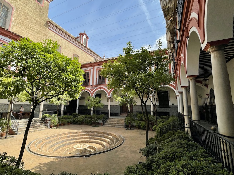 Il patio de l'Hospital de Los Venerables a Siviglia
